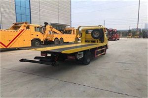 石首非事故拖车